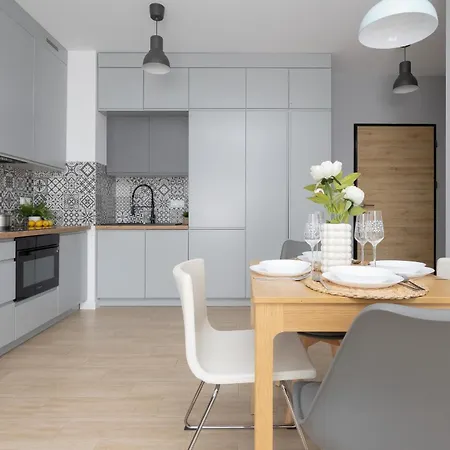 Metro Targowek One Bedroom For 4 With Furnished Balcony By Renters