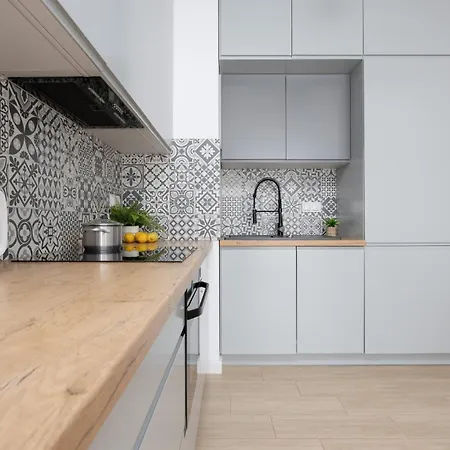 Metro Targowek One Bedroom For 4 With Furnished Balcony By Renters Lägenhet Warszawa