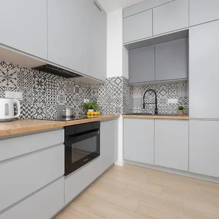 Metro Targowek One Bedroom For 4 With Furnished Balcony By Renters *