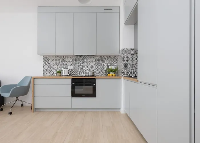 Metro Targowek One Bedroom For 4 With Furnished Balcony By Renters Lägenhet Warszawa