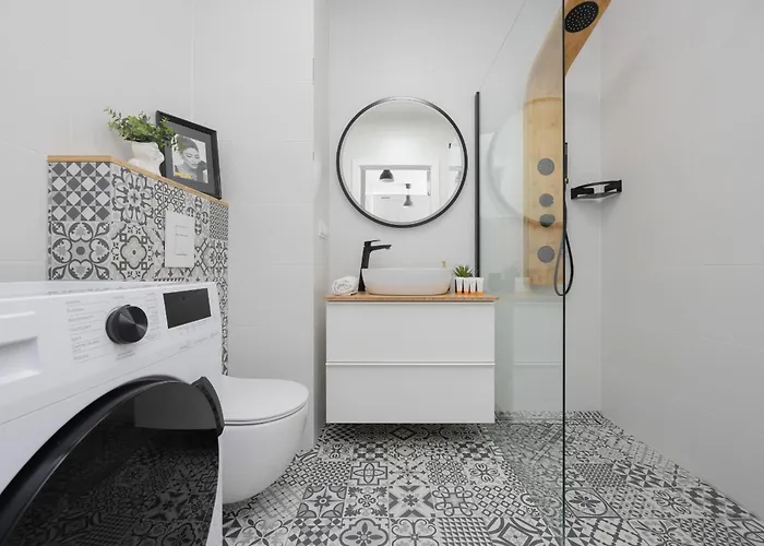 Metro Targowek One Bedroom For 4 With Furnished Balcony By Renters Lägenhet *