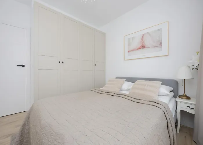 Metro Targowek One Bedroom For 4 With Furnished Balcony By Renters