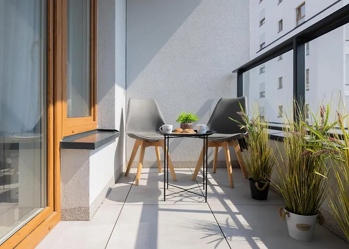 Lägenhet Metro Targowek One Bedroom For 4 With Furnished Balcony By Renters Warszawa