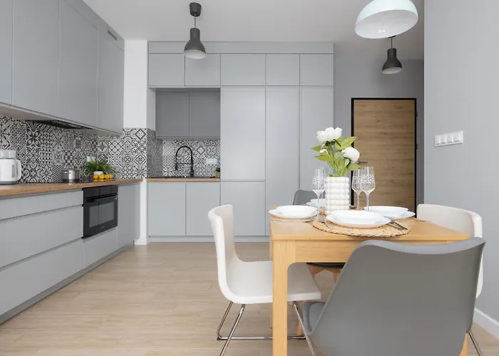 Metro Targowek One Bedroom For 4 With Furnished Balcony By Renters