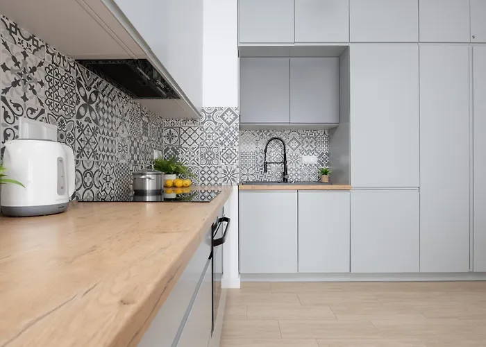 Metro Targowek One Bedroom For 4 With Furnished Balcony By Renters Lägenhet Warszawa