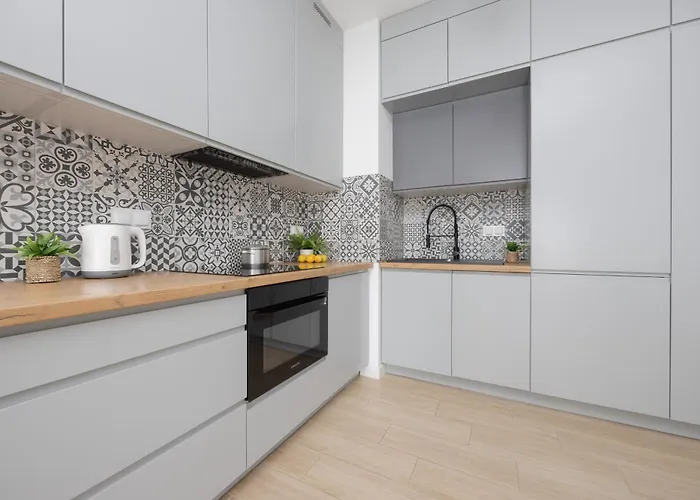 Metro Targowek One Bedroom For 4 With Furnished Balcony By Renters *