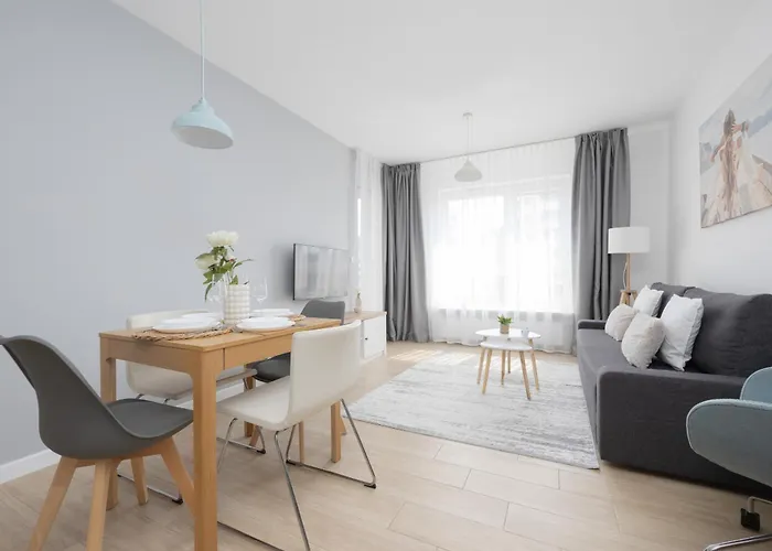 Metro Targowek One Bedroom For 4 With Furnished Balcony By Renters Lägenhet *
