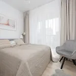 Metro Targowek One Bedroom For 4 With Furnished Balcony By Renters Appartamento *