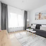 Appartamento Metro Targowek One Bedroom For 4 With Furnished Balcony By Renters